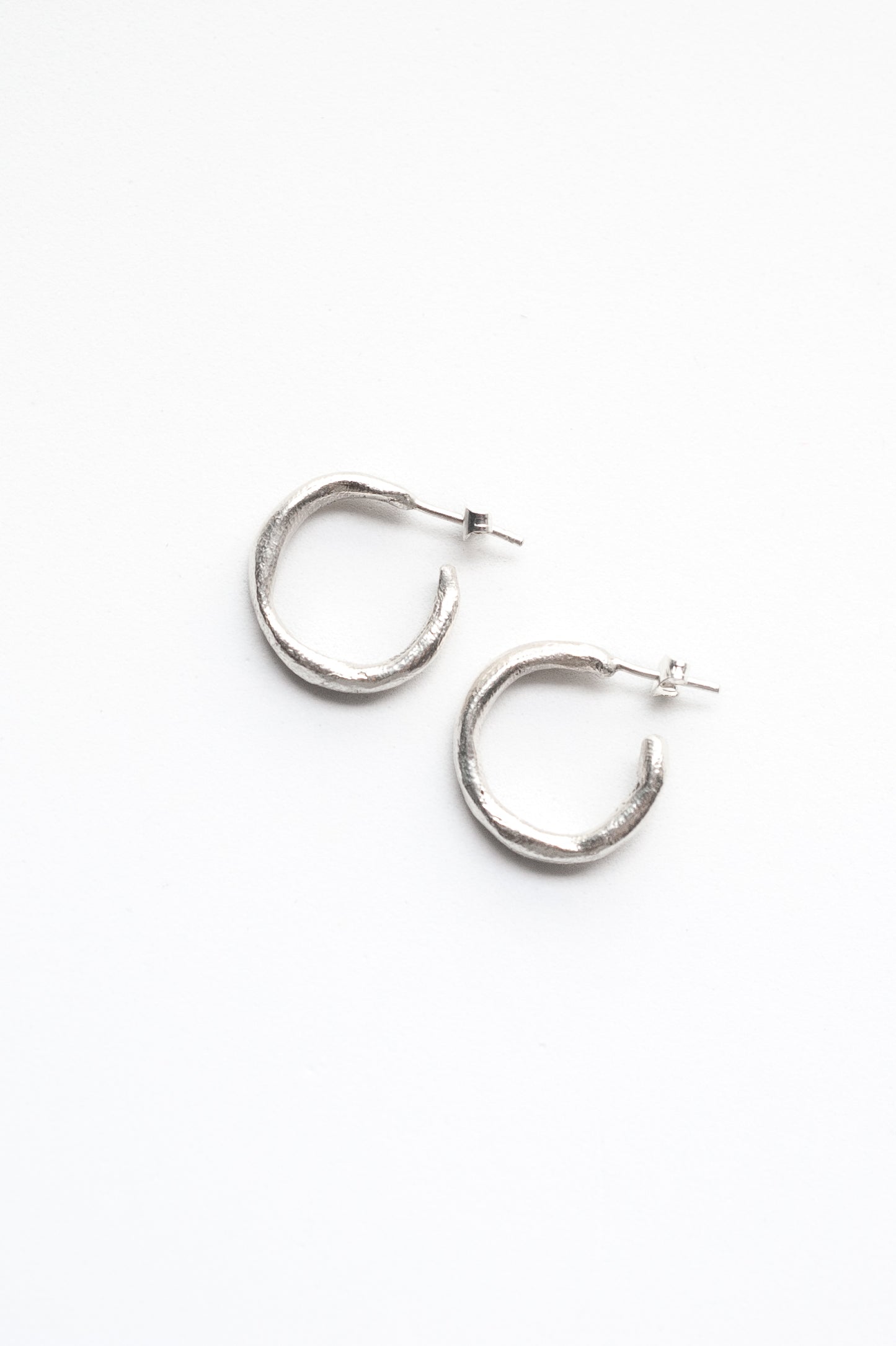 Medium hoop earrings